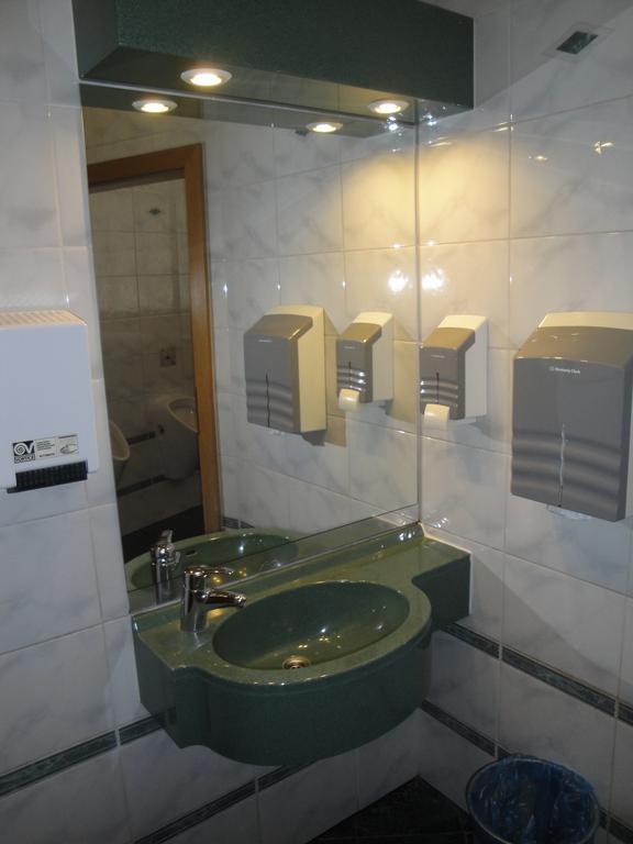 โรงแรมทรินิตี ออลอโมตซ์ ภายนอก รูปภาพ